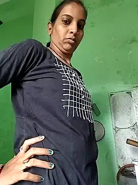 Snapshot of Hotty-Nidhi chatting on 10.29.25 Hotty-Nidhi online show from 10.29.25