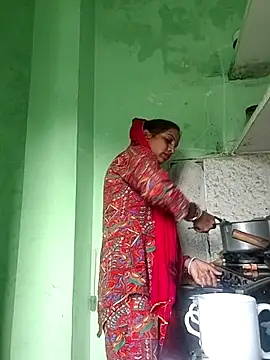 Snapshot of Hotty-Nidhi chatting on 11.04.25 Hotty-Nidhi online show from 11.04.25