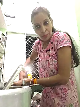 Snapshot of Hotty-Nidhi chatting on 11.13.25 Hotty-Nidhi online show from 11.13.25