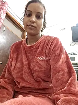 Snapshot of Hotty-Nidhi chatting on 11.18.25 Hotty-Nidhi online show from 11.18.25