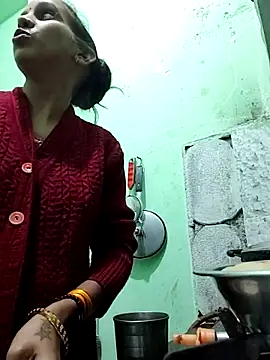 Snapshot of Hotty-Nidhi chatting on 11.22.25 Hotty-Nidhi online show from 11.22.25