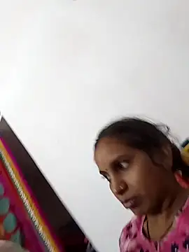 Snapshot of Hotty-Nidhi chatting on 11.23.25 Hotty-Nidhi online show from 11.23.25