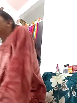 Snapshot of Hotty-Nidhi chatting on 11.26.25 Hotty-Nidhi online show from 11.26.25