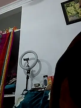 Snapshot of Hotty-Nidhi chatting on 11.30.25 Hotty-Nidhi online show from 11.30.25