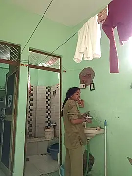 Snapshot of Hotty-Nidhi chatting on 12.04.25 Hotty-Nidhi online show from 12.04.25