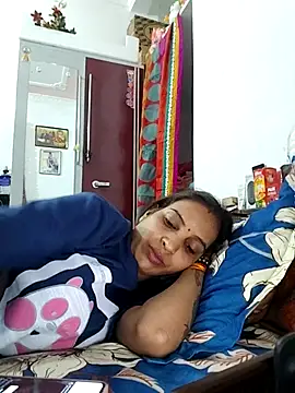 Snapshot of Hotty-Nidhi chatting on 12.14.25 Hotty-Nidhi online show from 12.14.25