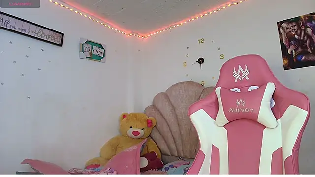 charlotte walker1 online show from 04.22.26