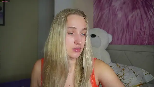 Snapshot of Eva_Mia1 chatting on 10.20.25 Eva Mia1 online show from 10.20.25