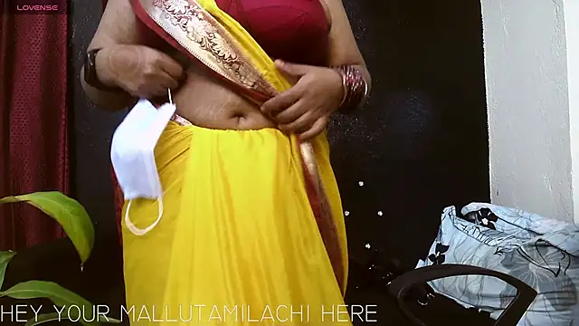 Snapshot of mallutamizhachi chatting on 10.21.25 mallutamizhachi online show from 10.21.25