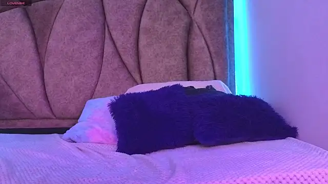 Kanela miller  online show from 04.19.26