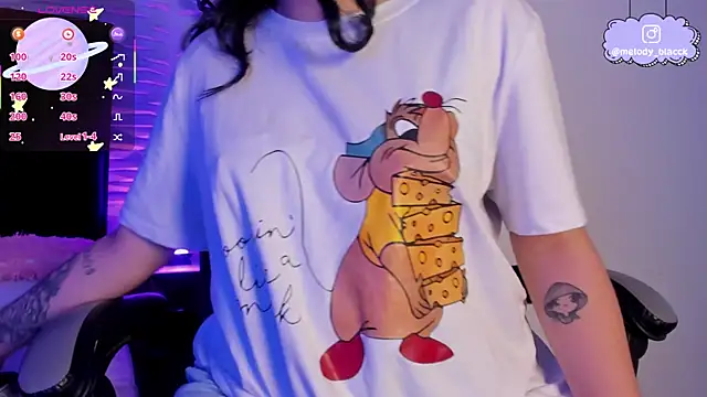 Snapshot of Melody_Black_ chatting on 11.17.25 Melody Black online show from 11.17.25