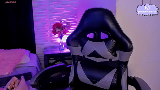 Snapshot of Melody_Black_ chatting on 11.18.25 Melody Black online show from 11.18.25