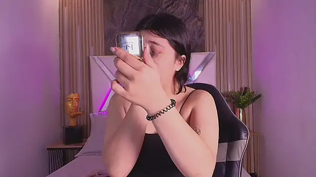 Snapshot of Melody_Black_ chatting on 11.22.25 Melody Black online show from 11.22.25