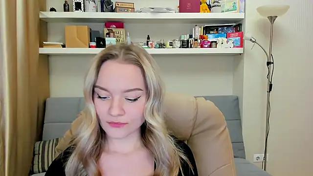 Kara Smith  online show from 12.04.24