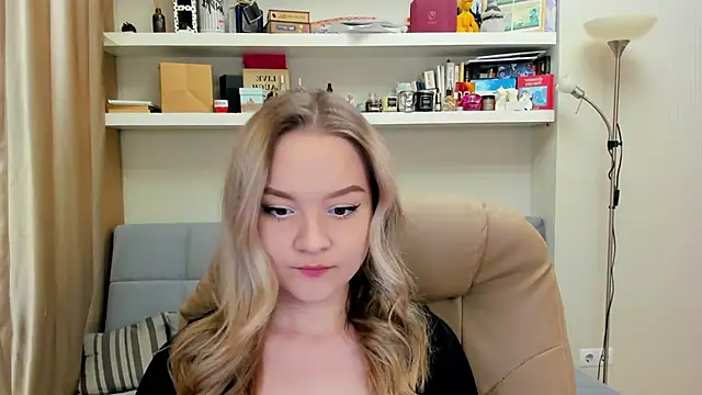 Kara Smith  online show from 01.05.25