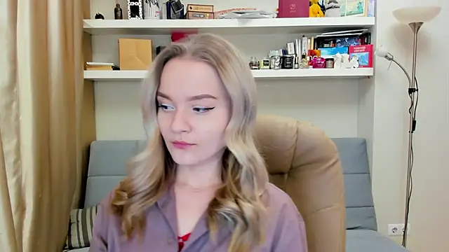 Kara Smith  online show from 01.06.25