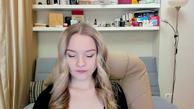 Kara Smith  online show from 01.12.25