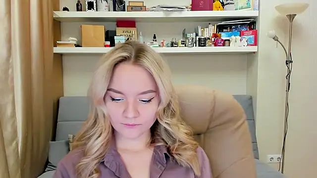 Kara Smith  online show from 03.05.25