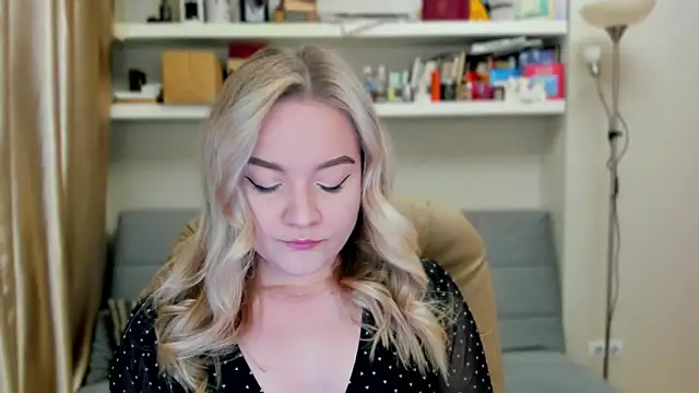 Kara Smith  online show from 10.03.25