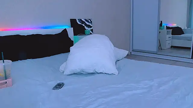 Snapshot of DIANAxxxDIAMOND chatting on 09.17.25 DIANAxxxDIAMOND online show from 09.17.25