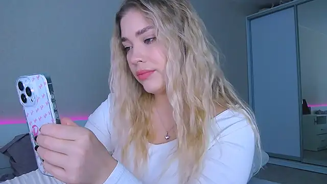 Snapshot of DIANAxxxDIAMOND chatting on 10.01.25 DIANAxxxDIAMOND online show from 10.01.25