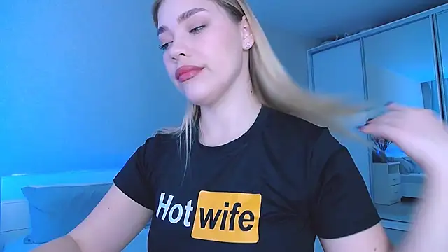 Snapshot of DIANAxxxDIAMOND chatting on 10.13.25 DIANAxxxDIAMOND online show from 10.13.25