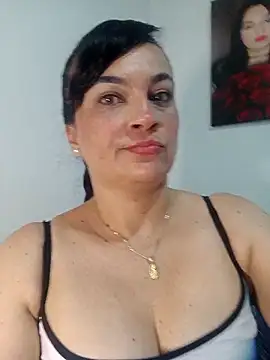 Snapshot of megan_milf79 chatting on 11.26.25 megan milf79 online show from 11.26.25