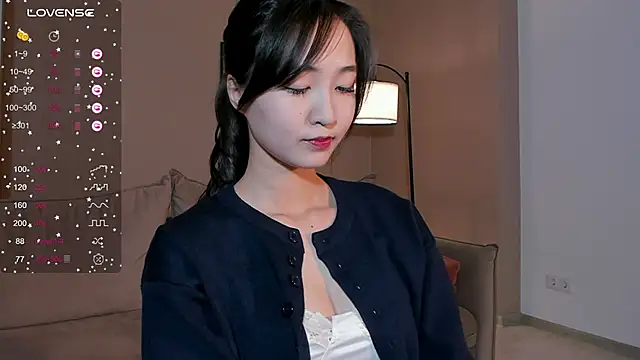 SeulBi online show from 10.13.25