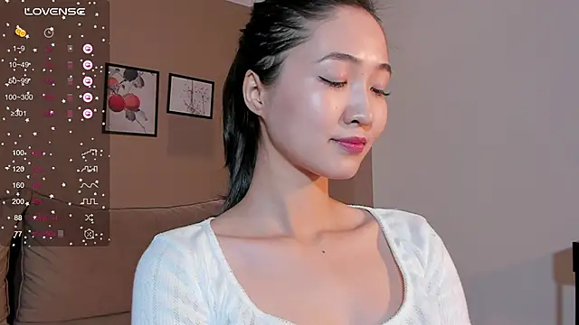 SeulBi online show from 10.21.25