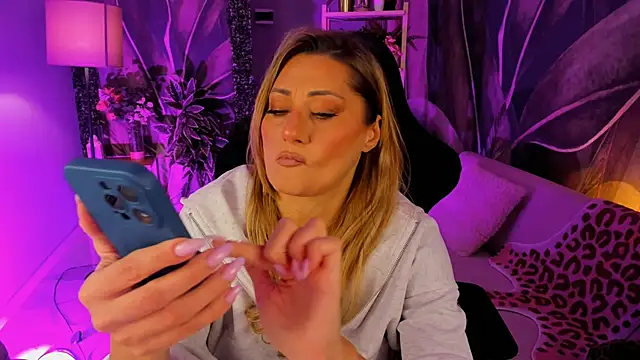 SarahAlluring online show from 11.20.25