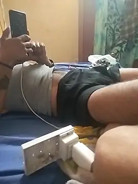 Snapshot of HernnEs25 chatting on 12.15.25 HernnEs25 online show from 12.15.25