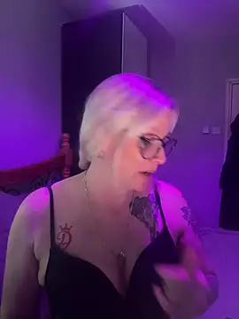 Curvy-Cleo online show from 04.17.26