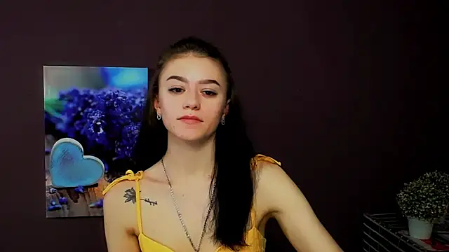 Snapshot of LanaTey chatting on 03.10.25 LanaTey online show from 03.10.25