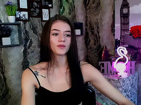 Snapshot of LanaTey chatting on 10.20.25 LanaTey online show from 10.20.25