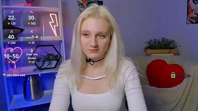 Snapshot of madam_uliis chatting on 03.18.25 madam uliis online show from 03.18.25