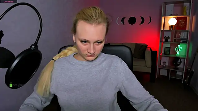 Snapshot of madam_uliis chatting on 11.29.25 madam uliis online show from 11.29.25