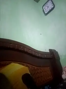 Snapshot of VictoriaLuxe chatting on 10.18.25 VictoriaLuxe online show from 10.18.25