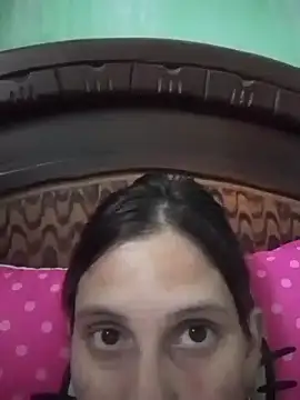 Snapshot of VictoriaLuxe chatting on 10.29.25 VictoriaLuxe online show from 10.29.25