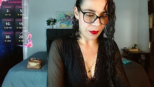 Snapshot of mia_velvet1 chatting on 09.30.25 mia velvet1 online show from 09.30.25