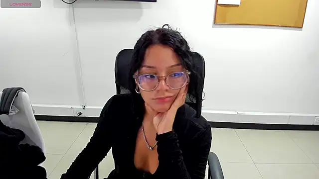 Snapshot of jenn_cg chatting on 03.28.26 jenn cg online show from 03.28.26