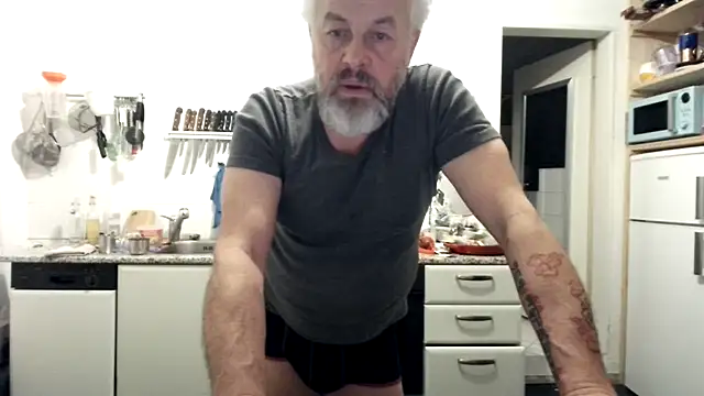 Snapshot of Berg_Boy chatting on 01.13.26 Berg Boy online show from 01.13.26