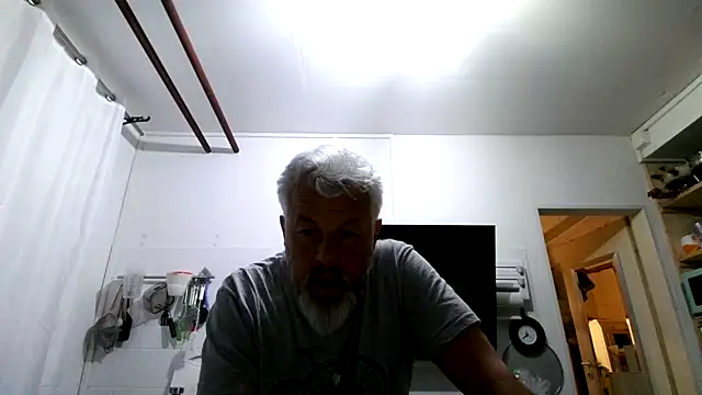 Snapshot of Berg_Boy chatting on 03.15.26 Berg Boy online show from 03.15.26