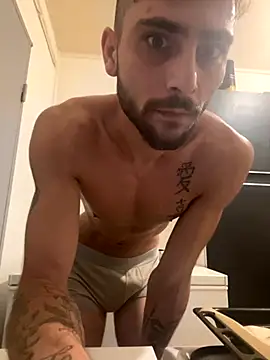 Snapshot of Hugo34bg chatting on 10.26.25 Hugo34bg online show from 10.26.25