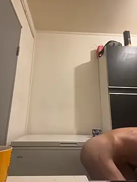 Snapshot of Hugo34bg chatting on 10.29.25 Hugo34bg online show from 10.29.25