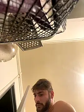 Snapshot of Hugo34bg chatting on 11.14.25 Hugo34bg online show from 11.14.25