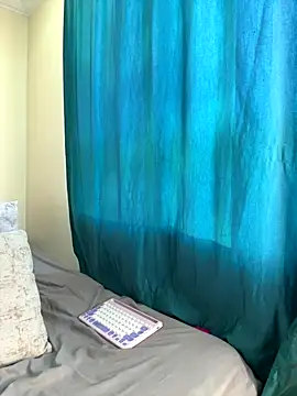 Ivelleee  online show from 10.28.25