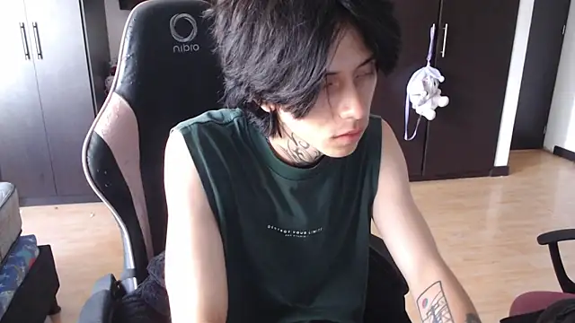 Snapshot of xIce_Boy chatting on 12.15.25 xIce Boy online show from 12.15.25