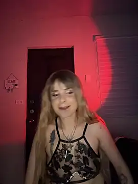 Snapshot of LoganPeny chatting on 05.18.26 LoganPeny online show from 05.18.26