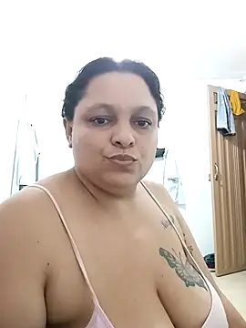 Snapshot of aliciaxm chatting on 03.18.25 aliciaxm online show from 03.18.25