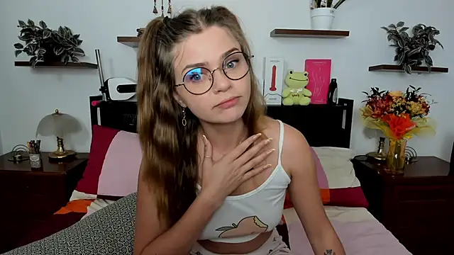 Snapshot of HaleyReedme chatting on 06.07.26 HaleyReedme online show from 06.07.26